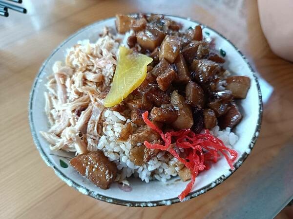 銅板價飽足餐！古早味大牌檔必吃汕頭乾麵 肉骨湯。