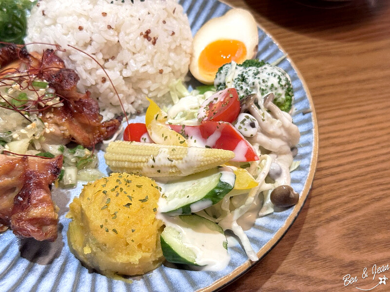 宜蘭老宅文青餐廳推薦!木村Kimura的黑蒜拉麵與炸牡蠣超好吃。