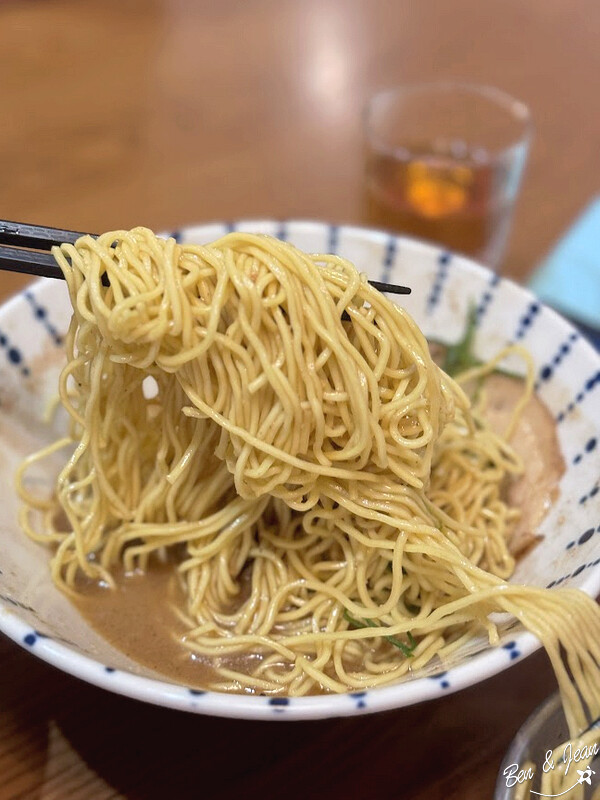 宜蘭老宅文青餐廳推薦!木村Kimura的黑蒜拉麵與炸牡蠣超好吃。