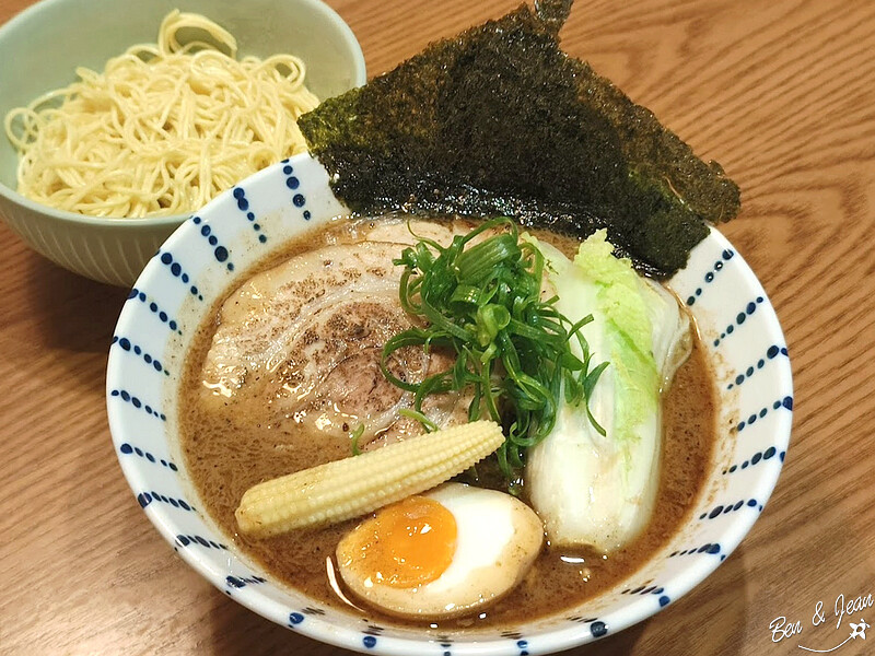 宜蘭老宅文青餐廳推薦!木村Kimura的黑蒜拉麵與炸牡蠣超好吃。