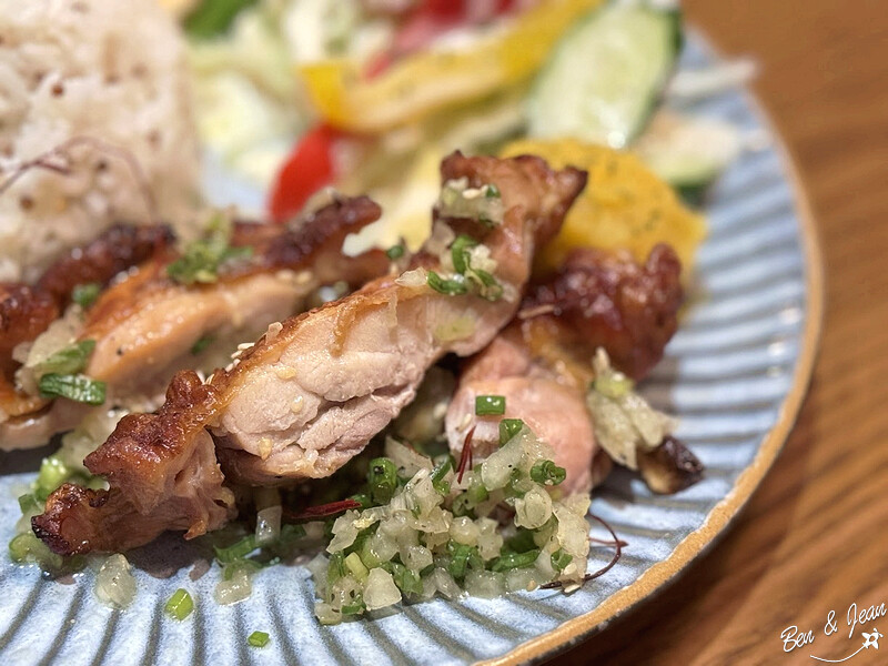 宜蘭老宅文青餐廳推薦!木村Kimura的黑蒜拉麵與炸牡蠣超好吃。