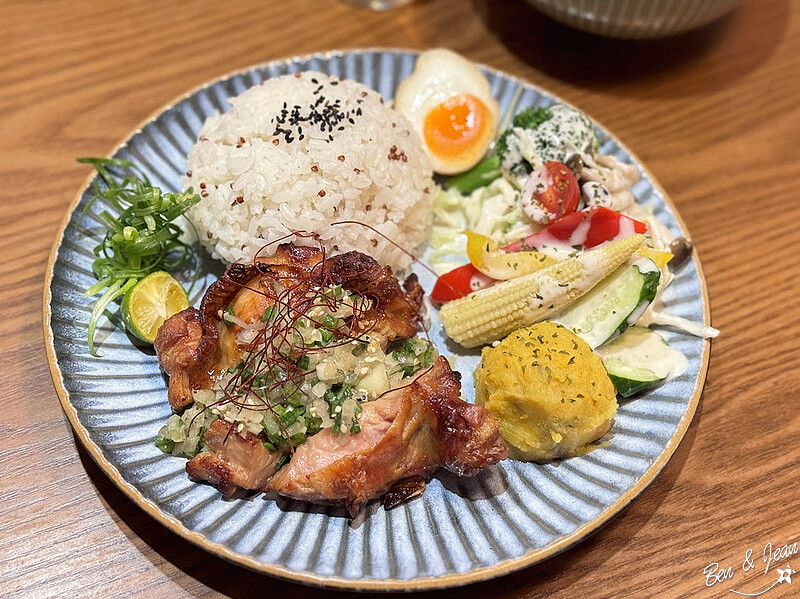 宜蘭老宅文青餐廳推薦!木村Kimura的黑蒜拉麵與炸牡蠣超好吃。