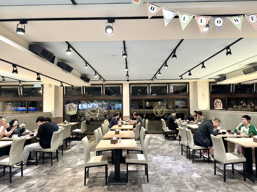 牛室炙燒牛排｜全台最有誠意平價牛排館！100%原塊肉，最低$369爽吃豐富自助吧