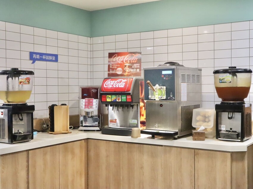 牛室炙燒牛排｜全台最有誠意平價牛排館！100%原塊肉，最低$369爽吃豐富自助吧