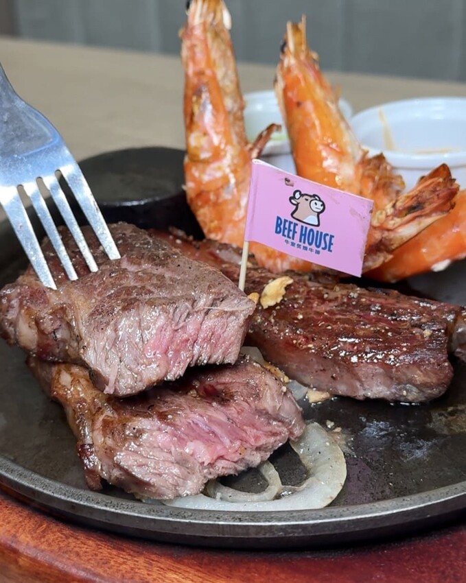 牛室炙燒牛排｜全台最有誠意平價牛排館！100%原塊肉，最低$369爽吃豐富自助吧