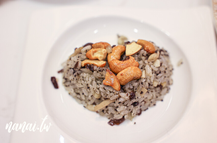 彰化最新火烤櫻桃鴨四吃+桌邊秀，想吃要預訂，直接去會撲空！現撈活體海鮮，帝王蟹、龍蝦通通有，尋鮮坊