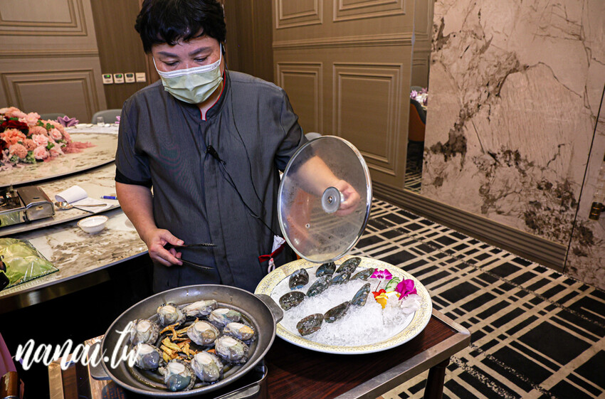 彰化最新火烤櫻桃鴨四吃+桌邊秀，想吃要預訂，直接去會撲空！現撈活體海鮮，帝王蟹、龍蝦通通有，尋鮮坊