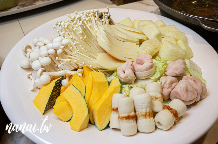 彰化最新火烤櫻桃鴨四吃+桌邊秀，想吃要預訂，直接去會撲空！現撈活體海鮮，帝王蟹、龍蝦通通有，尋鮮坊