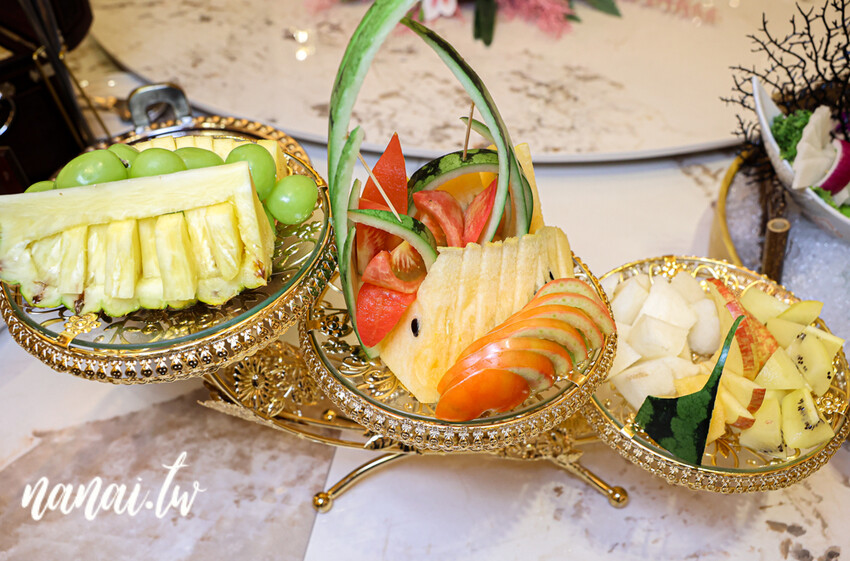 彰化最新火烤櫻桃鴨四吃+桌邊秀，想吃要預訂，直接去會撲空！現撈活體海鮮，帝王蟹、龍蝦通通有，尋鮮坊