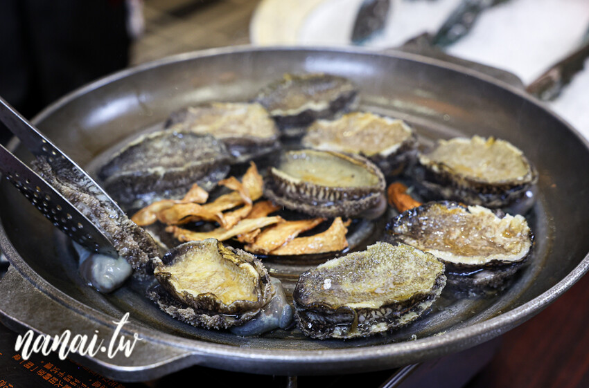 彰化最新火烤櫻桃鴨四吃+桌邊秀，想吃要預訂，直接去會撲空！現撈活體海鮮，帝王蟹、龍蝦通通有，尋鮮坊