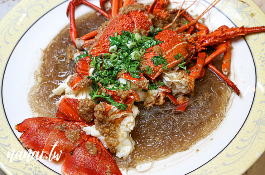 彰化最新火烤櫻桃鴨四吃+桌邊秀，想吃要預訂，直接去會撲空！現撈活體海鮮，帝王蟹、龍蝦通通有，尋鮮坊