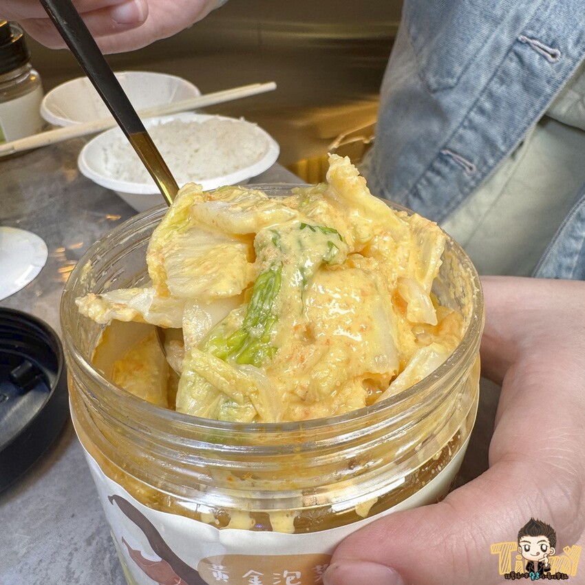 新竹市東區新竹豪客窯烤雞。新竹人不用跑到芎林就可以買到好吃又爆汁的窯烤雞！來自雲林斗六的人氣名店插旗新竹！ 必買隱藏版手工泡菜！ 還有特別版烏雞雞滴雞精！ (菜單營業時間地址電話) - 跟著踢小米吃喝