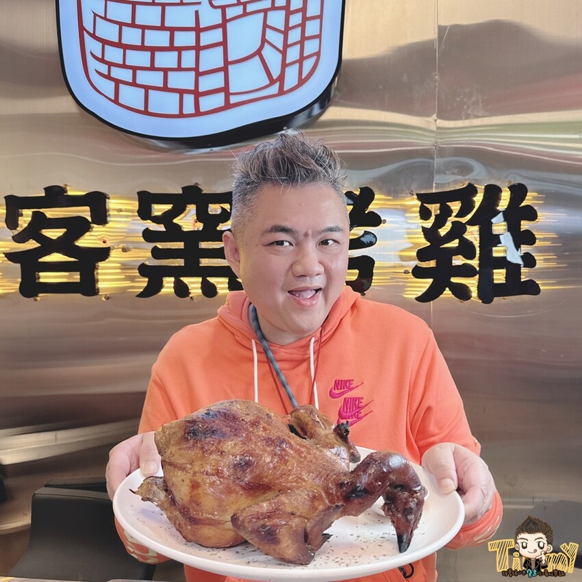 新竹市東區新竹豪客窯烤雞。新竹人不用跑到芎林就可以買到好吃又爆汁的窯烤雞！來自雲林斗六的人氣名店插旗新竹！ 必買隱藏版手工泡菜！ 還有特別版烏雞雞滴雞精！ (菜單營業時間地址電話) - 跟著踢小米吃喝