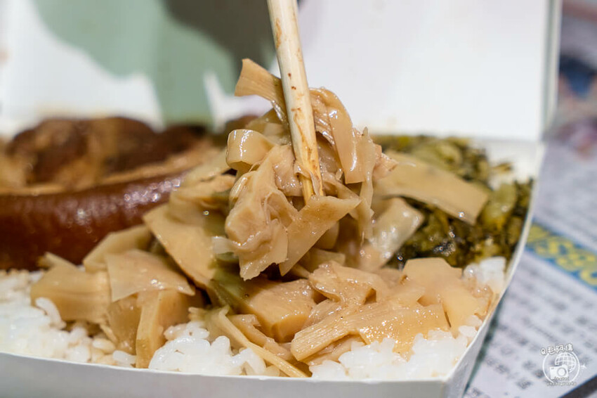 台中車站美食「小辣椒爌肉飯」飄香50年，招牌爌肉飯與必吃滷味推薦。