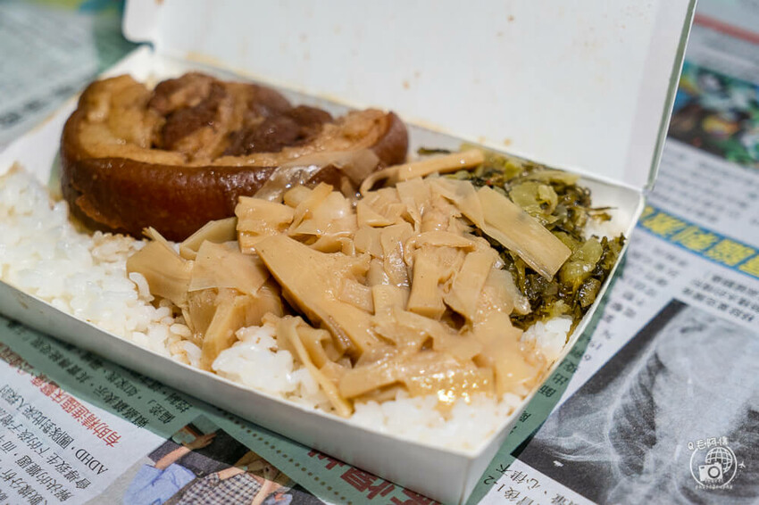 台中車站美食「小辣椒爌肉飯」飄香50年，招牌爌肉飯與必吃滷味推薦。