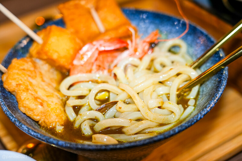 桃園中壢｜日升日式濃咖哩屋．中原商圈爆紅！濃郁微辣黑咖哩，一口上癮！