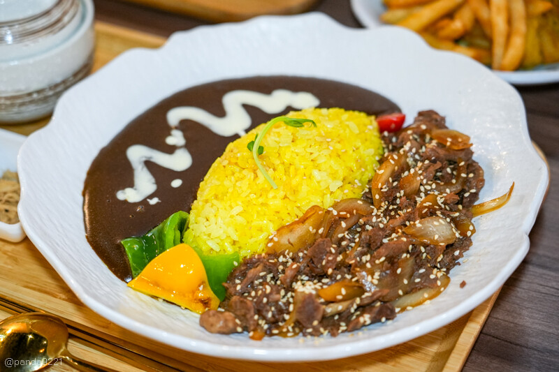 桃園中壢｜日升日式濃咖哩屋．中原商圈爆紅！濃郁微辣黑咖哩，一口上癮！