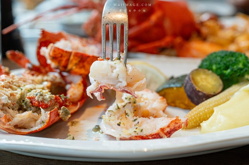 林口三井新開幕「JK Studio歐陸餐廳」波士頓龍蝦 肋眼牛排超值推薦。