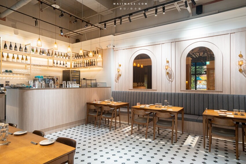 林口三井新開幕「JK Studio歐陸餐廳」波士頓龍蝦 肋眼牛排超值推薦。