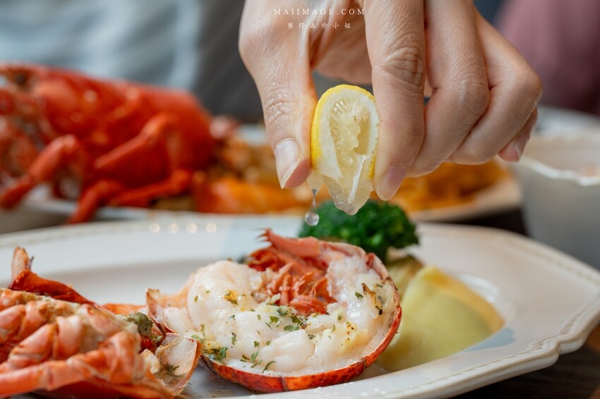 林口三井新開幕「JK Studio歐陸餐廳」波士頓龍蝦 肋眼牛排超值推薦。