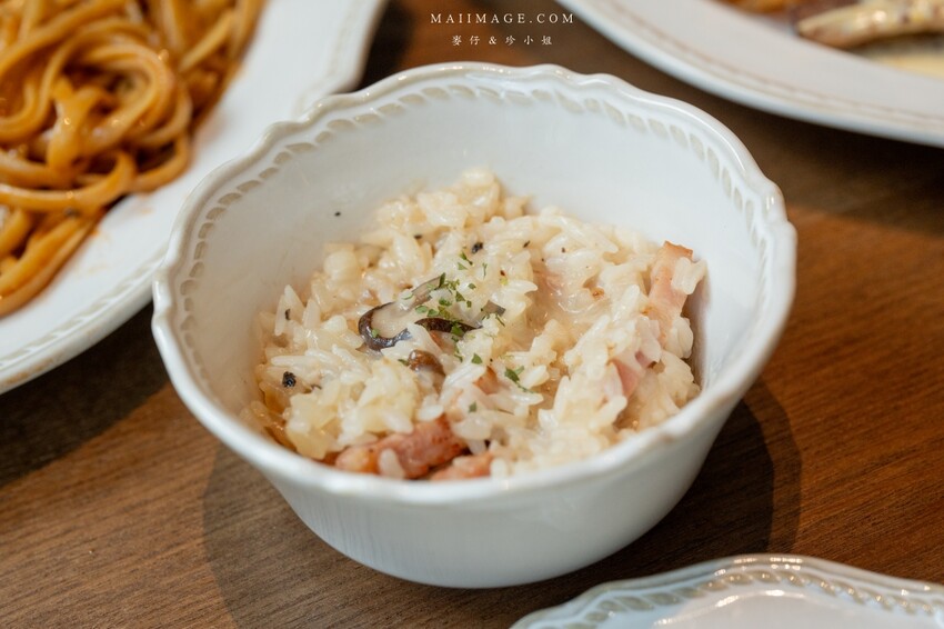 林口三井新開幕「JK Studio歐陸餐廳」波士頓龍蝦 肋眼牛排超值推薦。