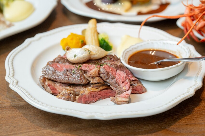 林口三井新開幕「JK Studio歐陸餐廳」波士頓龍蝦 肋眼牛排超值推薦。