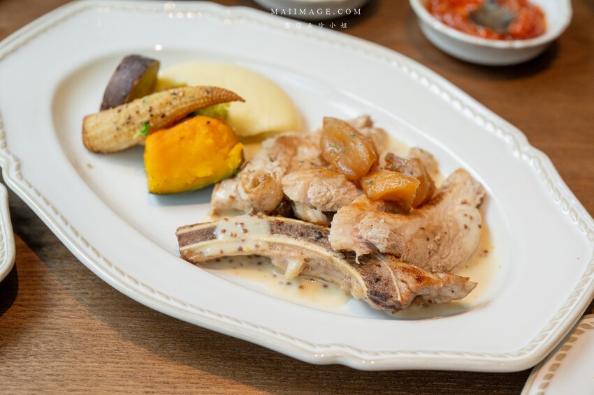 林口三井新開幕「JK Studio歐陸餐廳」波士頓龍蝦 肋眼牛排超值推薦。