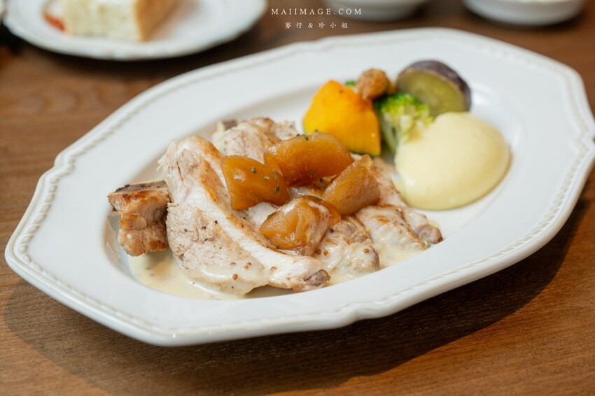 林口三井新開幕「JK Studio歐陸餐廳」波士頓龍蝦 肋眼牛排超值推薦。