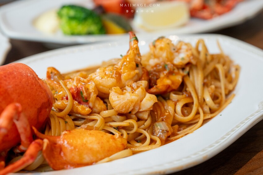 林口三井新開幕「JK Studio歐陸餐廳」波士頓龍蝦 肋眼牛排超值推薦。