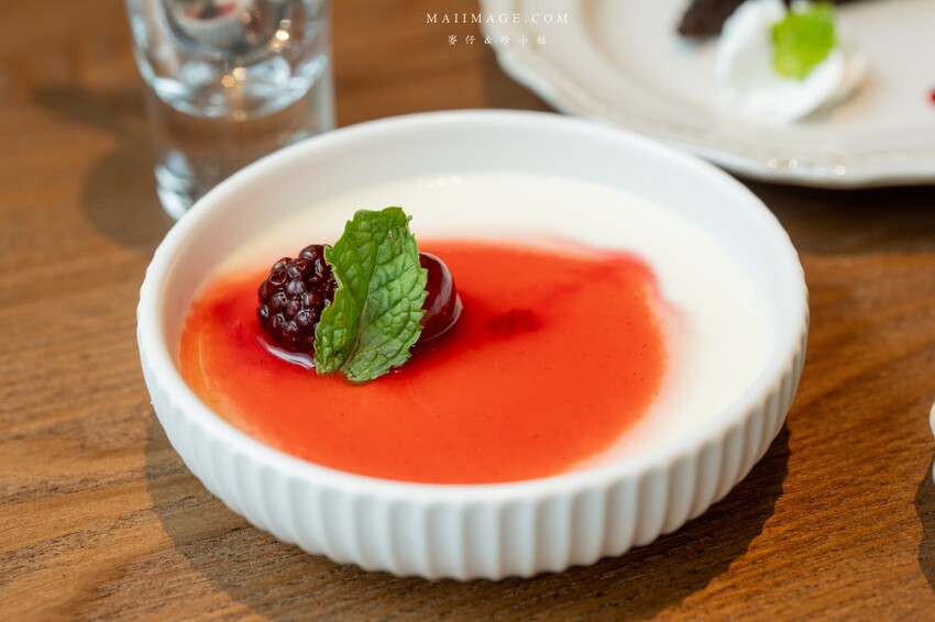 林口三井新開幕「JK Studio歐陸餐廳」波士頓龍蝦 肋眼牛排超值推薦。