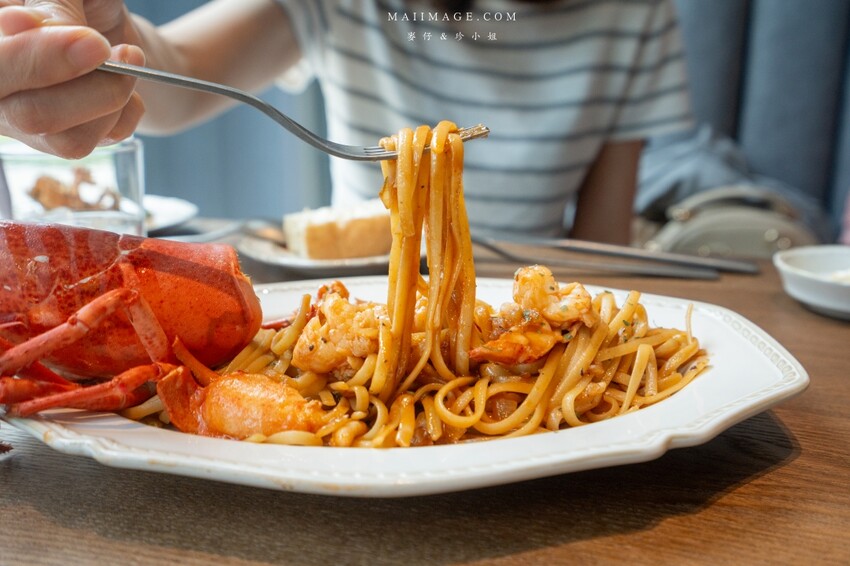 林口三井新開幕「JK Studio歐陸餐廳」波士頓龍蝦 肋眼牛排超值推薦。