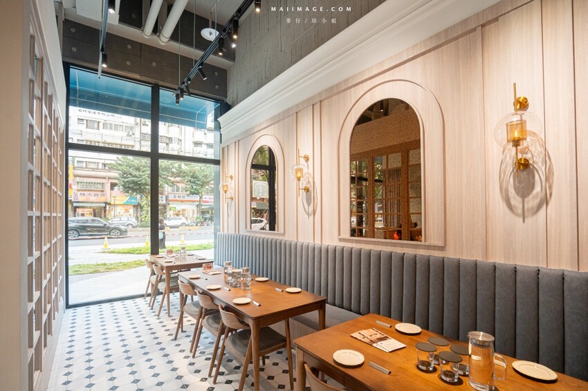 林口三井新開幕「JK Studio歐陸餐廳」波士頓龍蝦 肋眼牛排超值推薦。