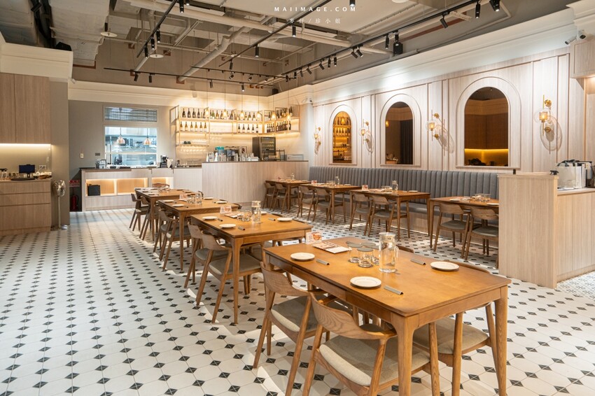 林口三井新開幕「JK Studio歐陸餐廳」波士頓龍蝦 肋眼牛排超值推薦。