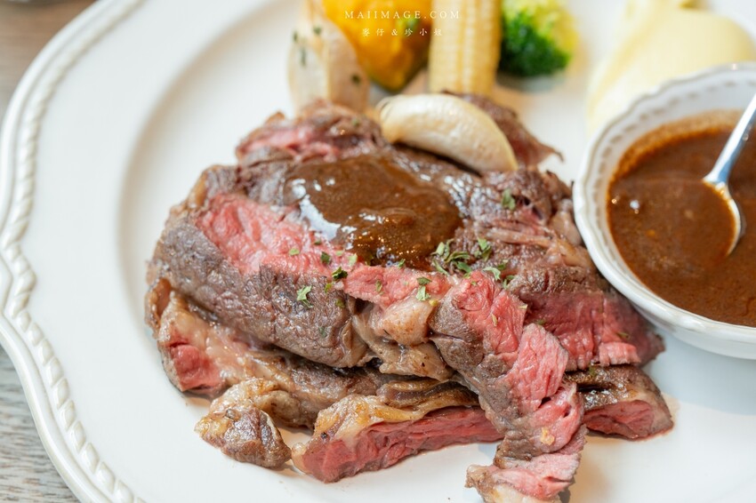 林口三井新開幕「JK Studio歐陸餐廳」波士頓龍蝦 肋眼牛排超值推薦。