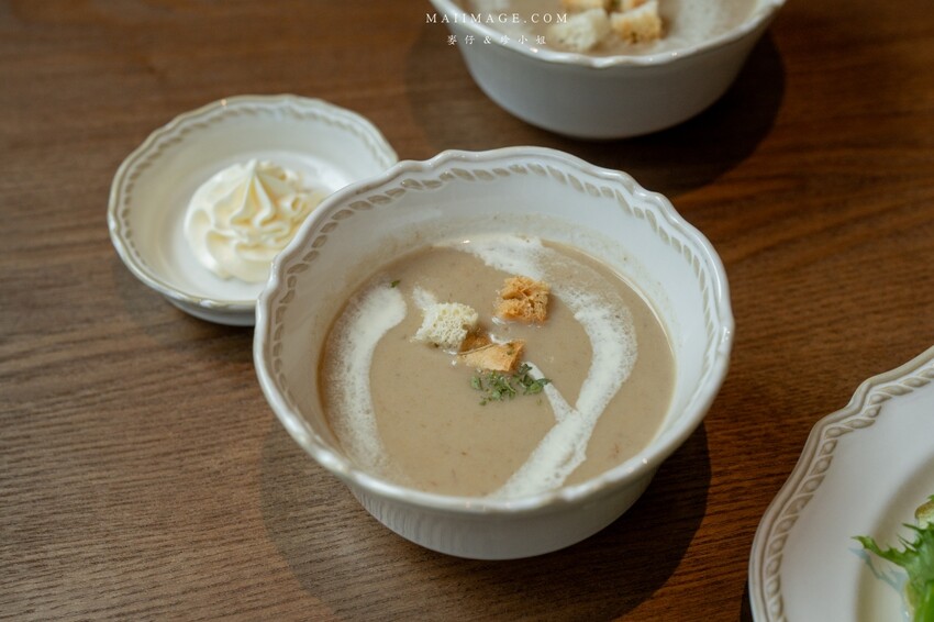 林口三井新開幕「JK Studio歐陸餐廳」波士頓龍蝦 肋眼牛排超值推薦。