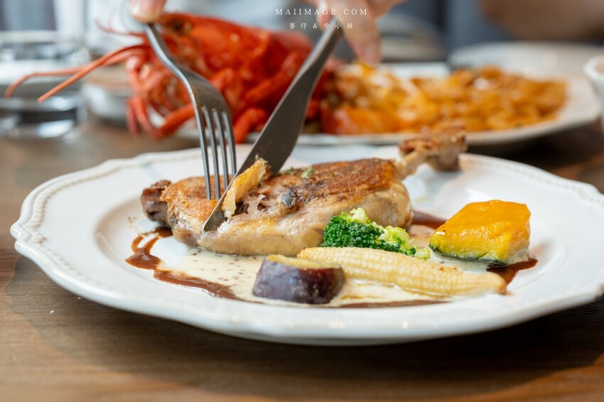 林口三井新開幕「JK Studio歐陸餐廳」波士頓龍蝦 肋眼牛排超值推薦。