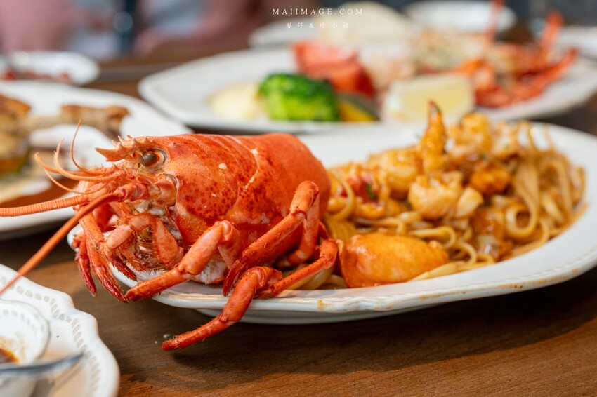 林口三井新開幕「JK Studio歐陸餐廳」波士頓龍蝦 肋眼牛排超值推薦。