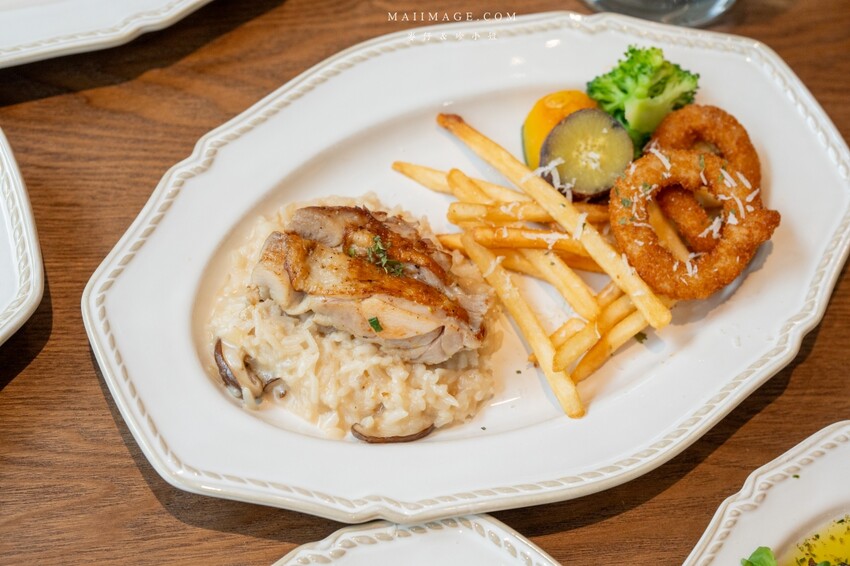 林口三井新開幕「JK Studio歐陸餐廳」波士頓龍蝦 肋眼牛排超值推薦。