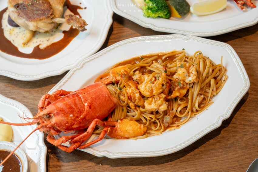 林口三井新開幕「JK Studio歐陸餐廳」波士頓龍蝦 肋眼牛排超值推薦。