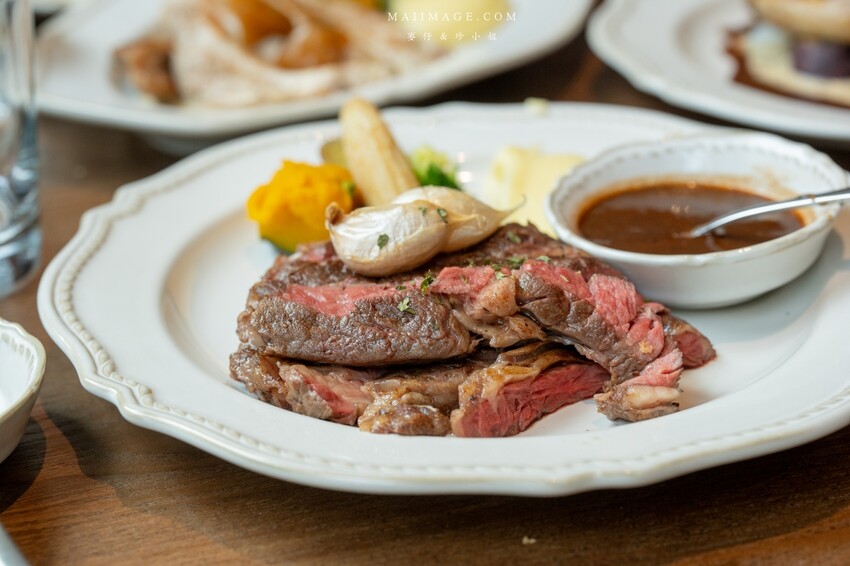 林口三井新開幕「JK Studio歐陸餐廳」波士頓龍蝦 肋眼牛排超值推薦。