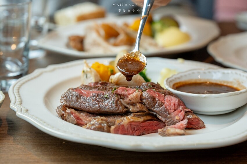 林口三井新開幕「JK Studio歐陸餐廳」波士頓龍蝦 肋眼牛排超值推薦。