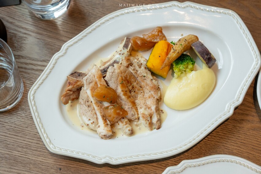 林口三井新開幕「JK Studio歐陸餐廳」波士頓龍蝦 肋眼牛排超值推薦。