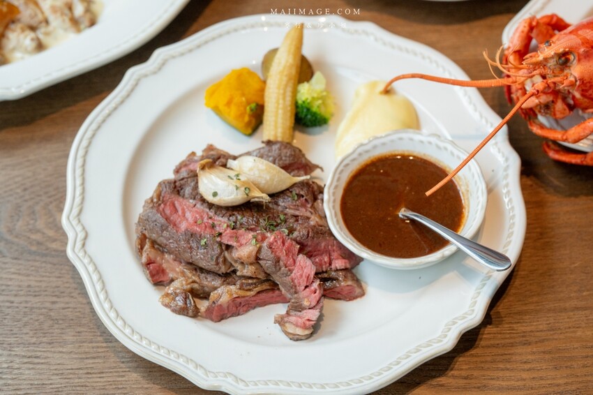 林口三井新開幕「JK Studio歐陸餐廳」波士頓龍蝦 肋眼牛排超值推薦。