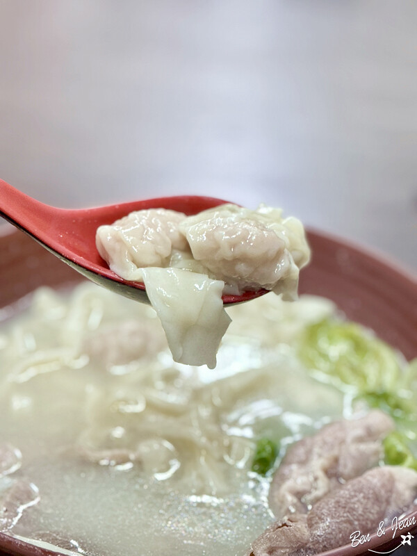 宜蘭美食推薦！六眷村刀削牛肉麵 重慶麻辣鍋，吃過就忘不了。