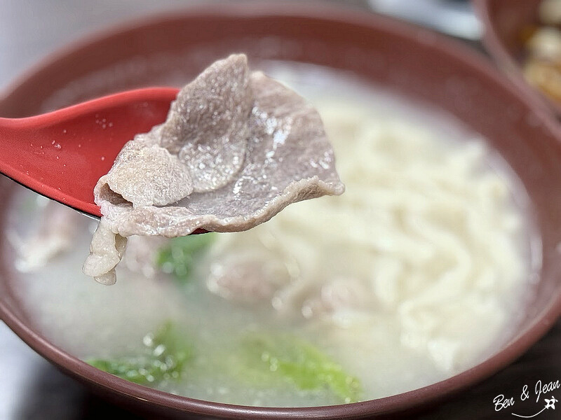 宜蘭美食推薦！六眷村刀削牛肉麵 重慶麻辣鍋，吃過就忘不了。