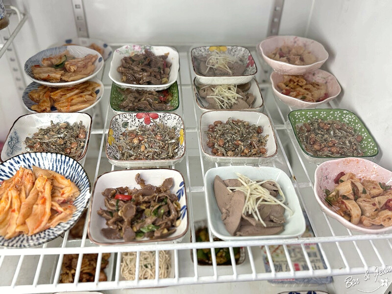 宜蘭美食推薦！六眷村刀削牛肉麵 重慶麻辣鍋，吃過就忘不了。