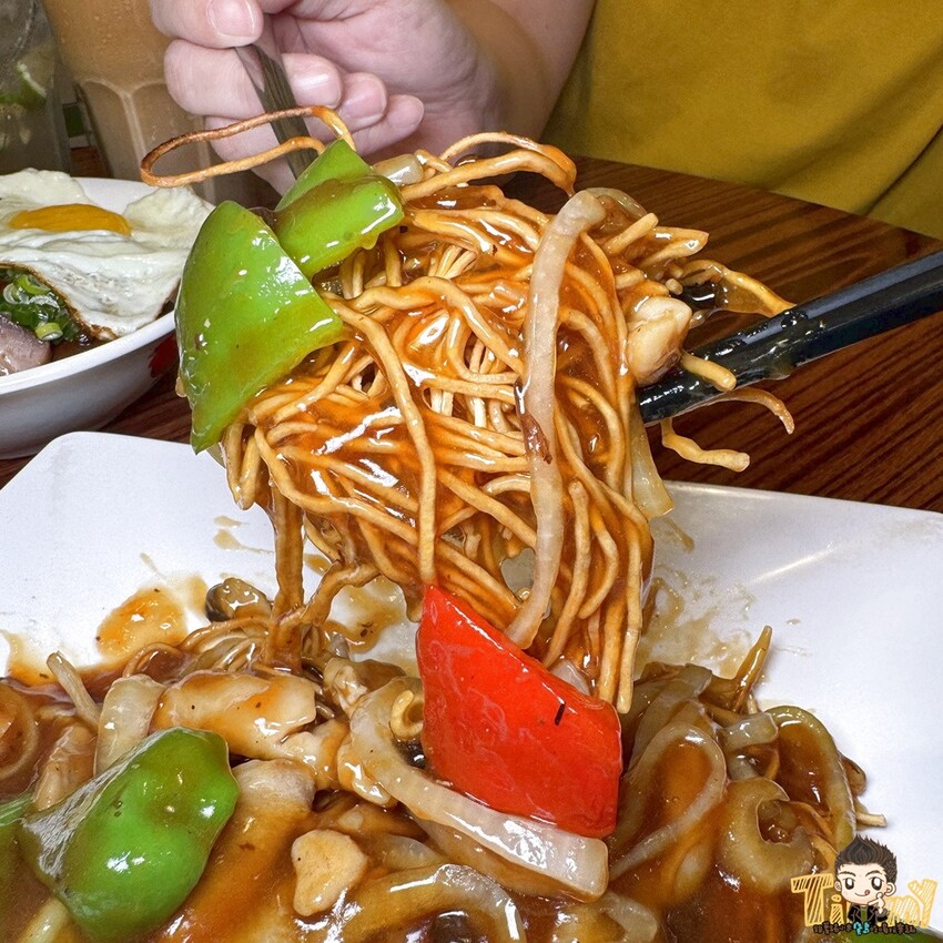 新竹縣竹北市天樂里冰室。竹北最正宗的干炒牛河&絲襪奶茶！ 限量供應的黯然銷魂飯好吃到流淚！ 奶油豬脆脆超港味！ - 跟著踢小米吃喝玩樂趣