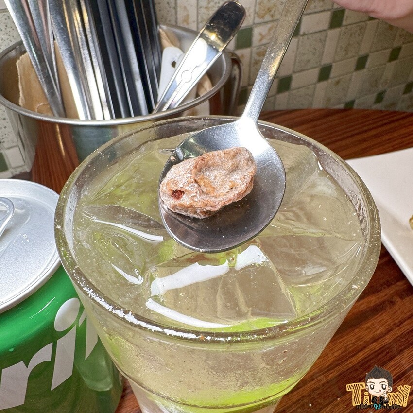 新竹縣竹北市天樂里冰室。竹北最正宗的干炒牛河&絲襪奶茶！ 限量供應的黯然銷魂飯好吃到流淚！ 奶油豬脆脆超港味！ - 跟著踢小米吃喝玩樂趣