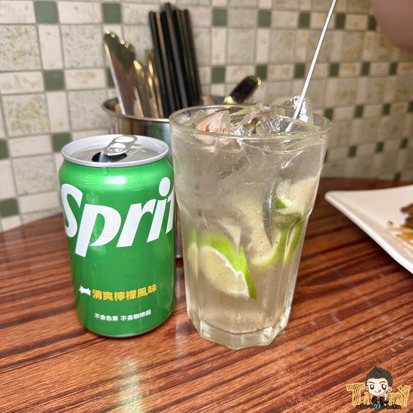 新竹縣竹北市天樂里冰室。竹北最正宗的干炒牛河&絲襪奶茶！ 限量供應的黯然銷魂飯好吃到流淚！ 奶油豬脆脆超港味！ - 跟著踢小米吃喝玩樂趣