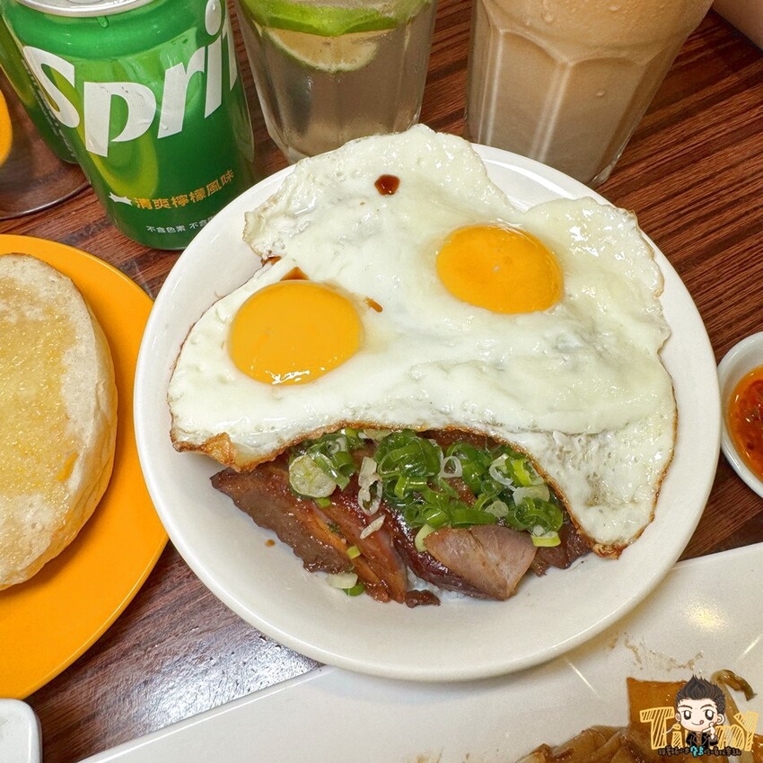 新竹縣竹北市天樂里冰室。竹北最正宗的干炒牛河&絲襪奶茶！ 限量供應的黯然銷魂飯好吃到流淚！ 奶油豬脆脆超港味！ - 跟著踢小米吃喝玩樂趣